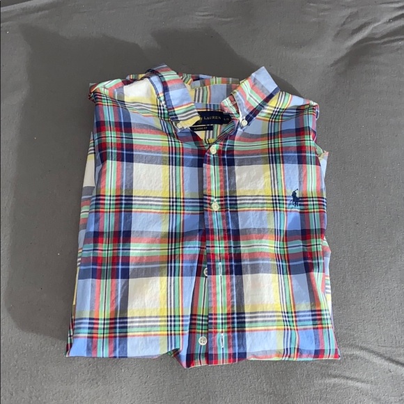A dress shirt - Picture 4 of 5